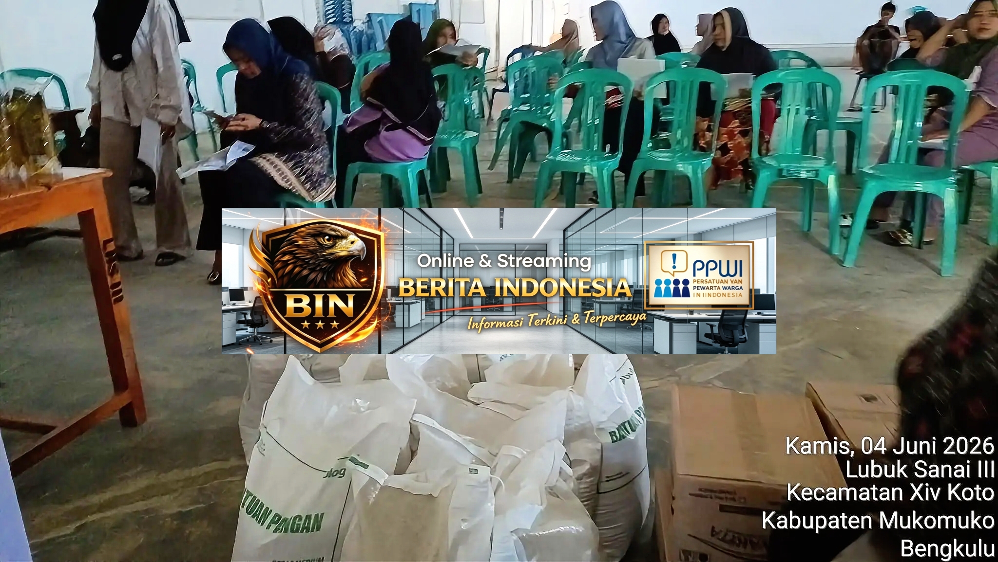 Pemdes Lubuk Sanai III Mukomuko Salurkan Bantuan Pangan, 153 KPM Terima Beras 20 Kg + Minyak 4 Liter